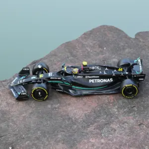Bburago 1:24 Mercedes-AMG F1 W14 Model 23 Se31a05b6642e47cf8ef3ef0643fc3cf7S 1