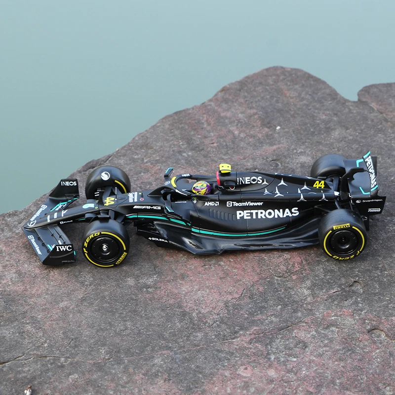 Bburago 1:24 Mercedes-AMG F1 W14 Model 6 Bburago 1:24 Mercedes-AMG F1 W14 Model - Image 6