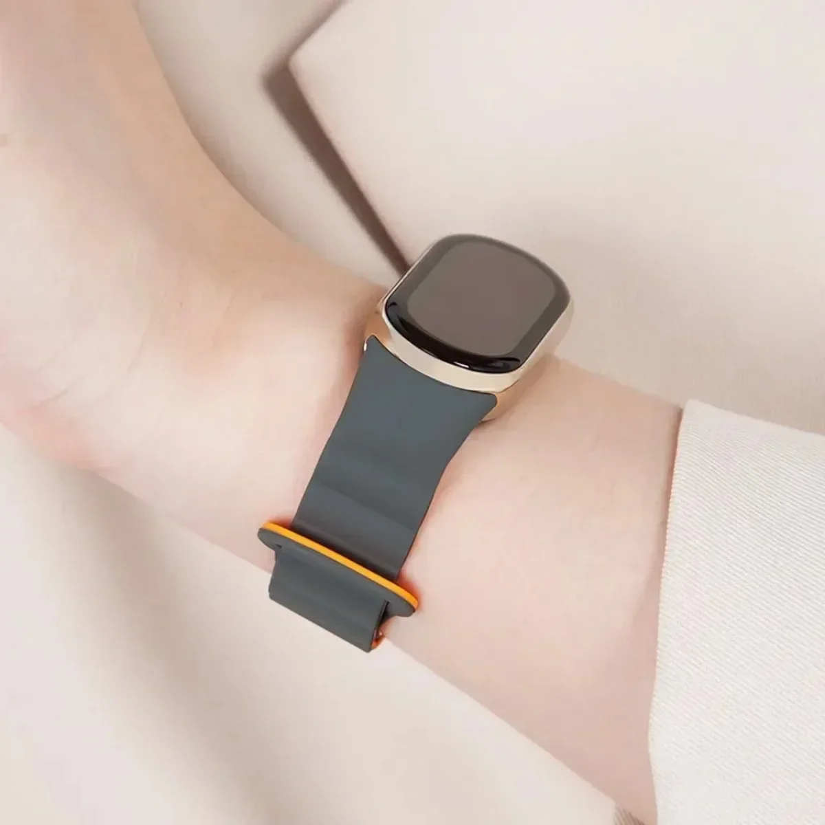 Magnetic Silicone Strap for Xiaomi Mi Band 8 and 9 5 Magnetic Silicone Strap for Xiaomi Mi Band 8 and 9 - Image 5
