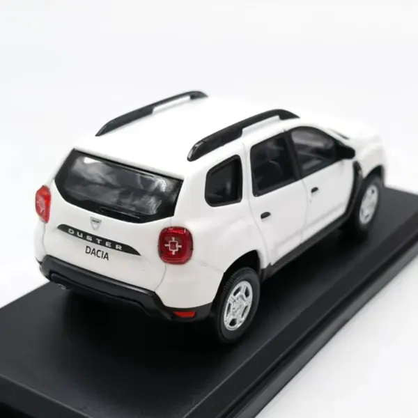 Welly 1:43 Dacia Duster Diecast Model - Image 5