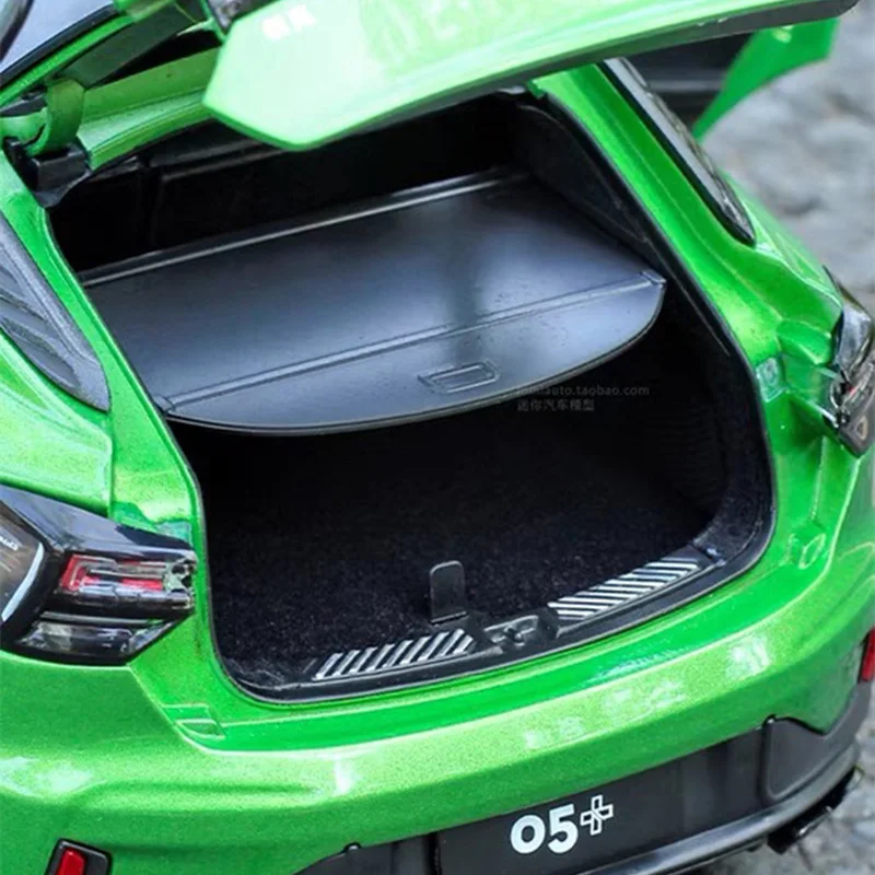 Bburago 1:18 Lynk & Co 05 Alloy Model Car 6 Bburago 1:18 Lynk & Co 05 Alloy Model Car - Image 6