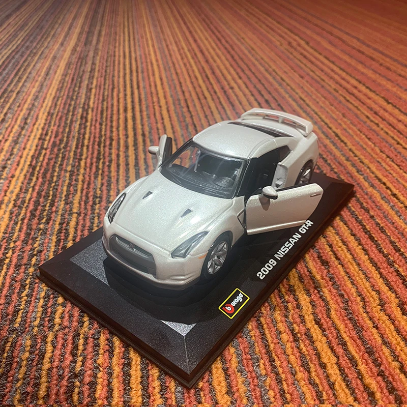 1:32 Bburago Nissan GTR 2009 GT-R R35 Model Car Metal Racing Car Model Simulation Car Decoration Collection Boy Kids Gift Toy 5 1:32 Bburago Nissan GTR 2009 GT-R R35 Model Car Metal Racing Car Model Simulation Car Decoration Collection Boy Kids Gift Toy - Image 5