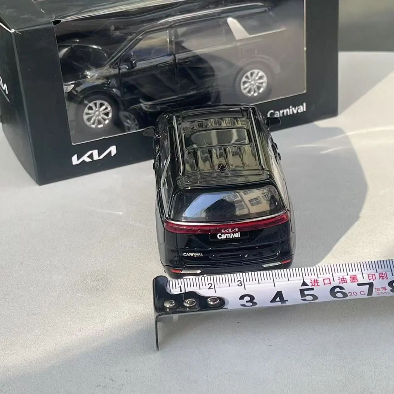 KIA Carnival Alloy Die-Cast Model 1:38 3 KIA Carnival Alloy Die-Cast Model 1:38 - Image 3