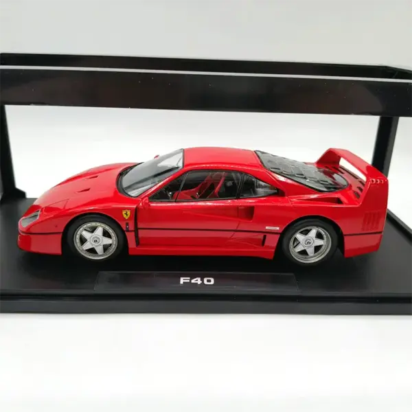 HYINUO 1:18 Scale F40 Red Diecast Car Model - Image 2