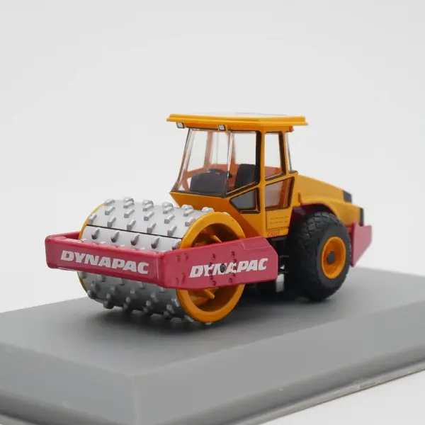 Diecast Dynapac CA512 1:72 Scale Collectible Model - Image 3