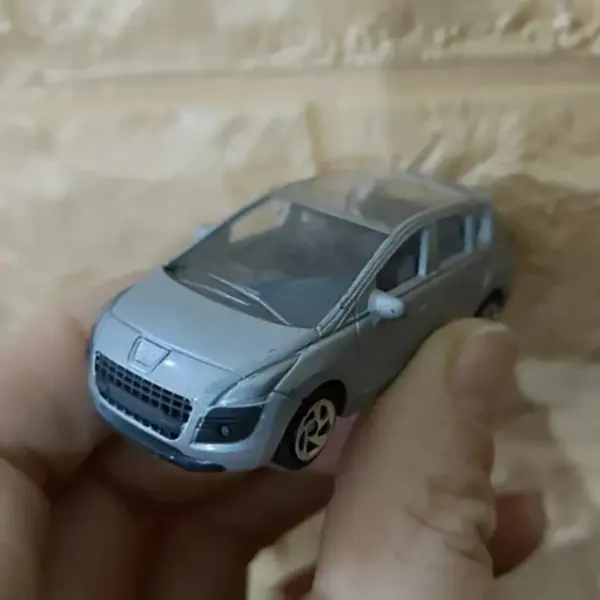 1/64 Scale 3008 Alloy Simulation Car Model - Image 7