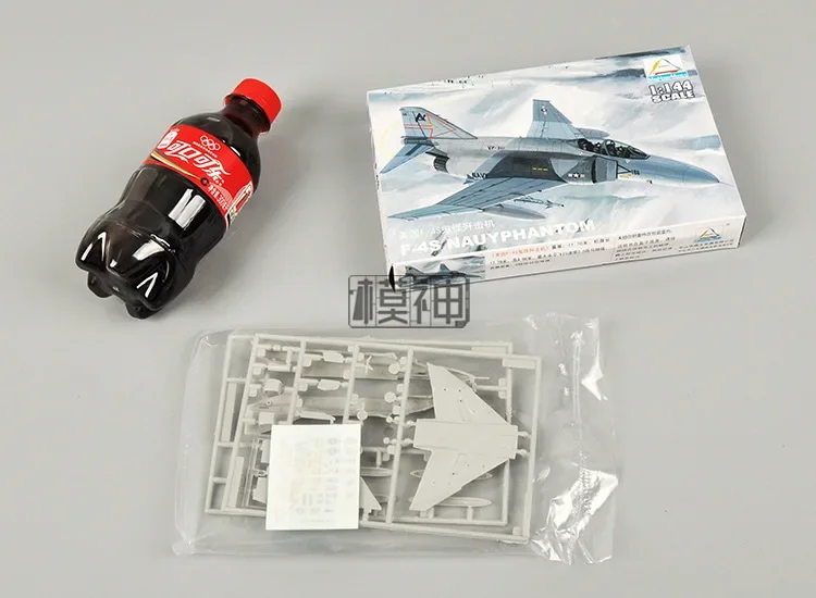 1/144 USA F-4S Phantom Aircraft Model 2 1/144 USA F-4S Phantom Aircraft Model - Image 2
