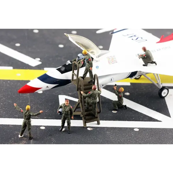 1/72 Scale Air Force Pilot Action Figures Set - Image 4