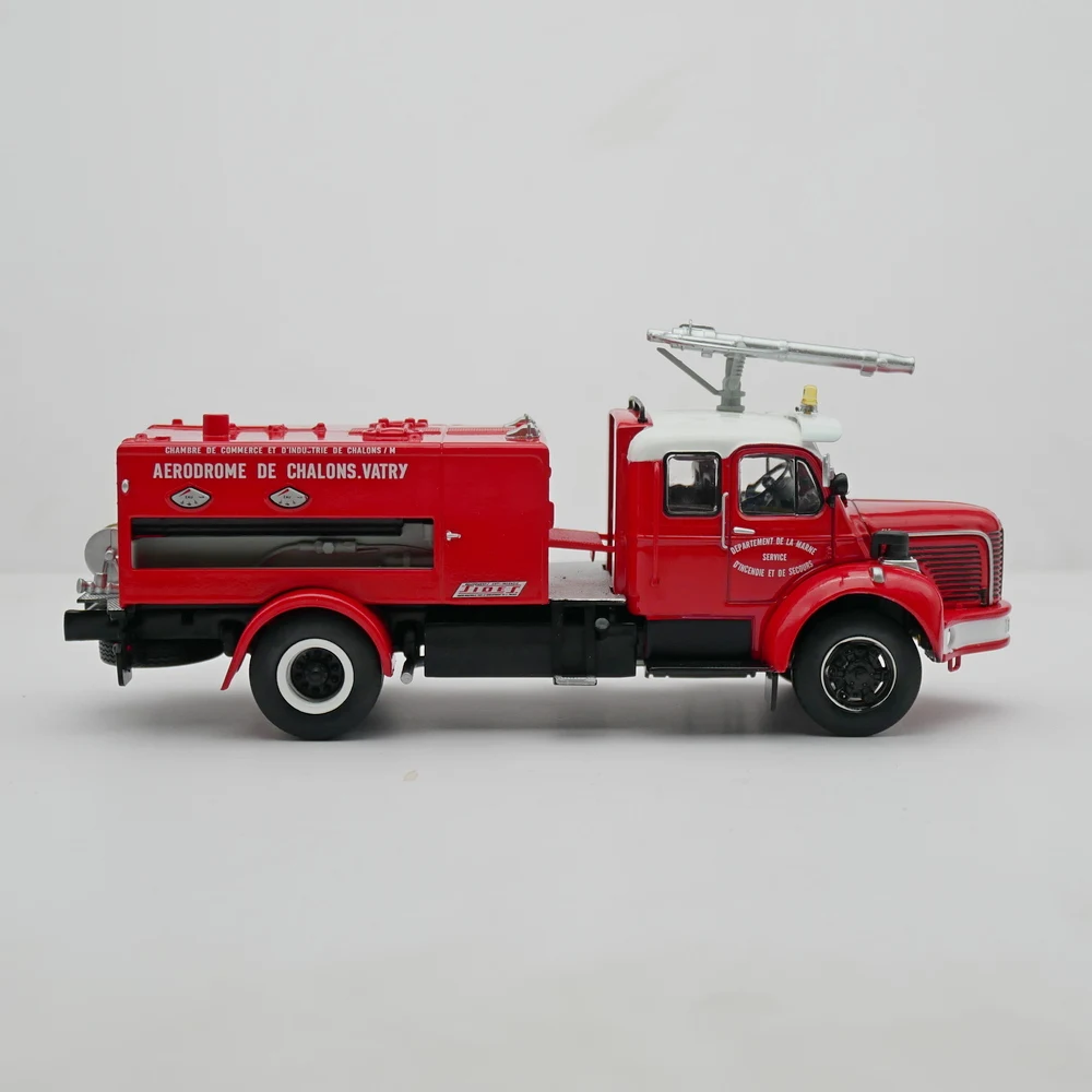 Diecast Model Red Aerodrome Truck 1:43 Scale 5 Diecast Model Red Aerodrome Truck 1:43 Scale - Image 5