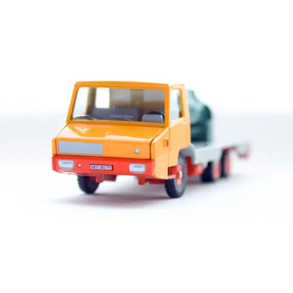 1:43 Scale Alloy Dinky Toys 569P Transporter Model - Image 3