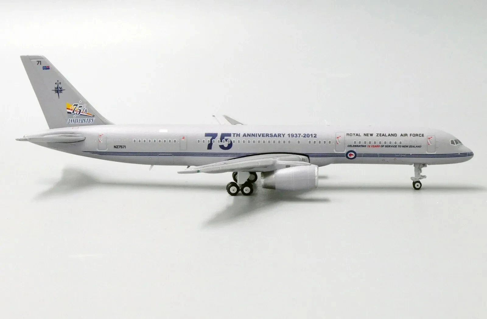 1/400 NZ Royal Air Force B757-200 Model Aircraft 6 1/400 NZ Royal Air Force B757-200 Model Aircraft - Image 6