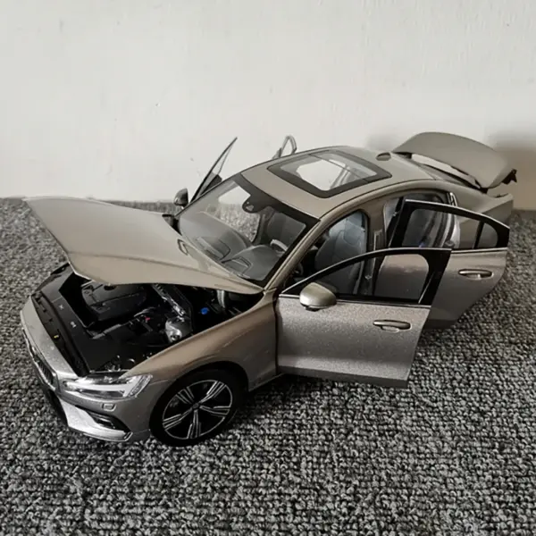 1:18 Scale Volvo S60L Diecast Model Car - Image 4