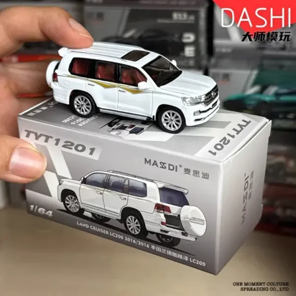 MASSDI 1/64 Scale Land Cruiser LC80 Model - Image 2