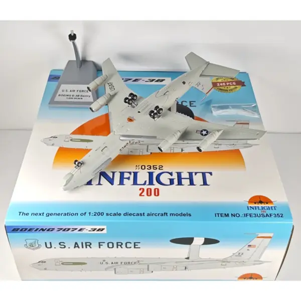 1:200 Scale Boeing 707E-3B US Air Force Model - Image 6