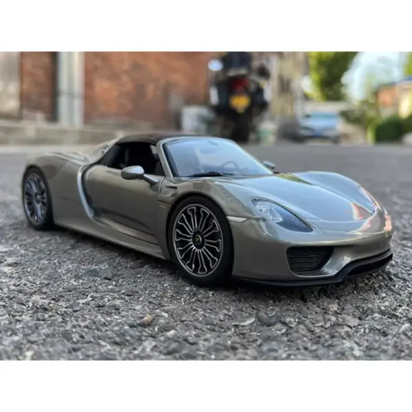 Welly 1:18 Scale Diecast Alloy 918 Spyder Model - Image 3