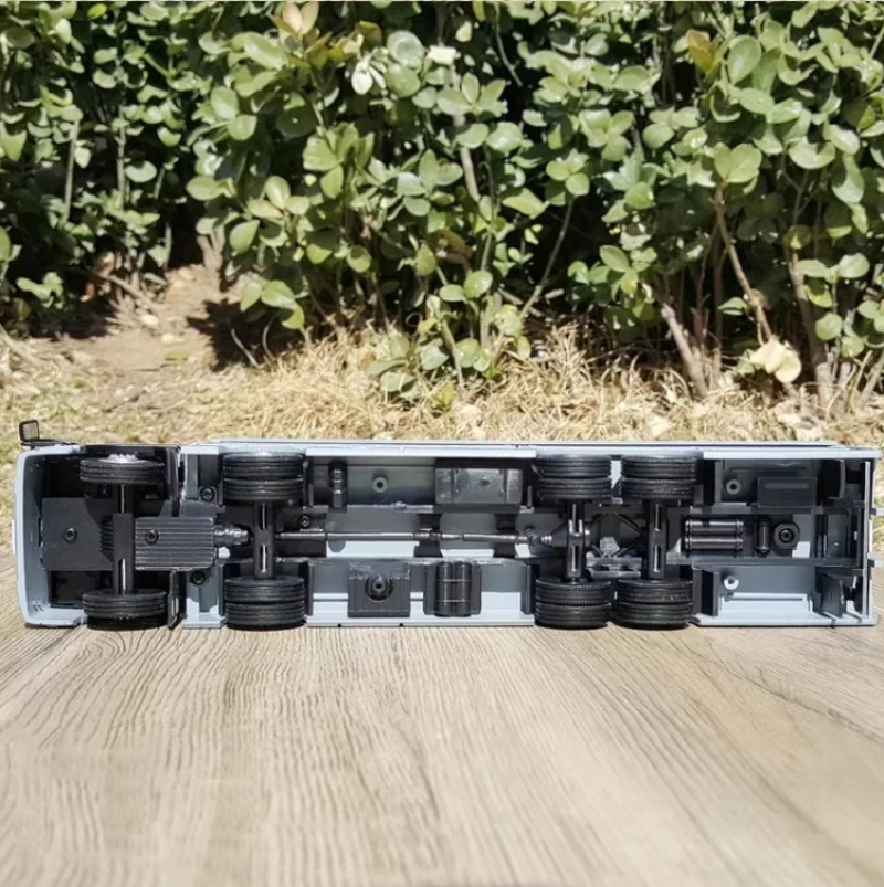 Diecast 1:43 Scale FUSO Container Truck Model 11 Diecast 1:43 Scale FUSO Container Truck Model - Image 11