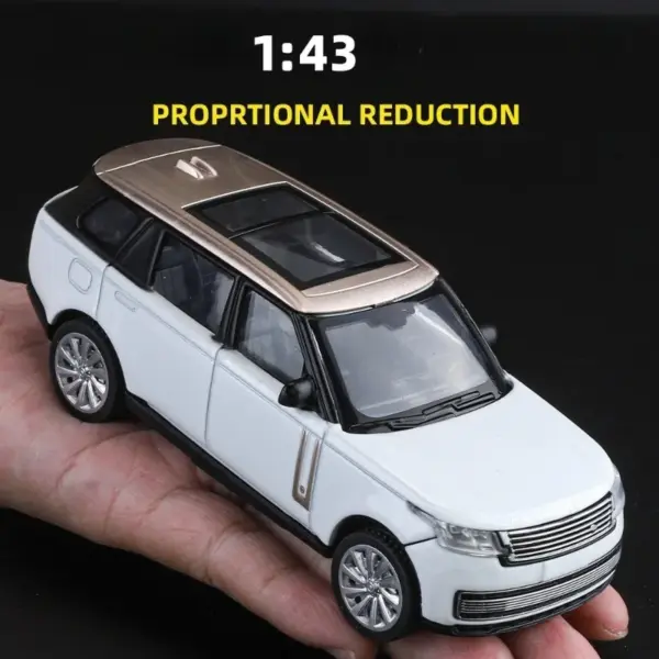 Land Rover Range Rover SV 2022 Model Diecast Toy Car - Image 3