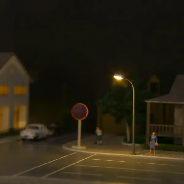 Evemodel HO TT Scale Street Lamp Set 5pcs with LEDs - Image 5