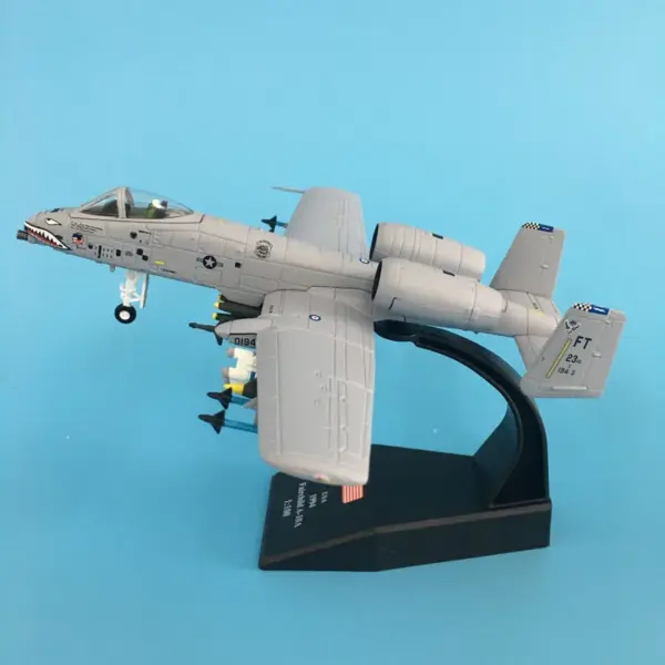 1/100 Scale Diecast A-10 Thunderbolt Fighter Model - Image 7
