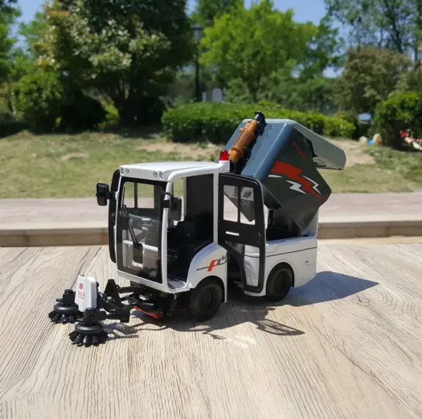 Diecast FLMSD18 Road Sweeper Model Collection - Image 10