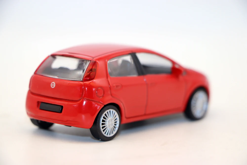 1:43 Scale Fiat Grande Punto Diecast Model 3 1:43 Scale Fiat Grande Punto Diecast Model - Image 3
