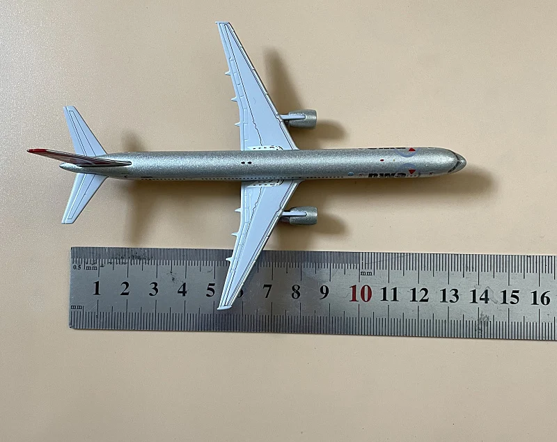 American GJB757-300 Scale Aircraft Model 1:400 5 American GJB757-300 Scale Aircraft Model 1:400 - Image 5