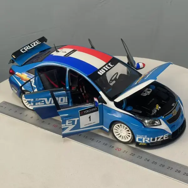 Slight Defect 1/18 Chevro Cruze WTCC Car Model - Image 4