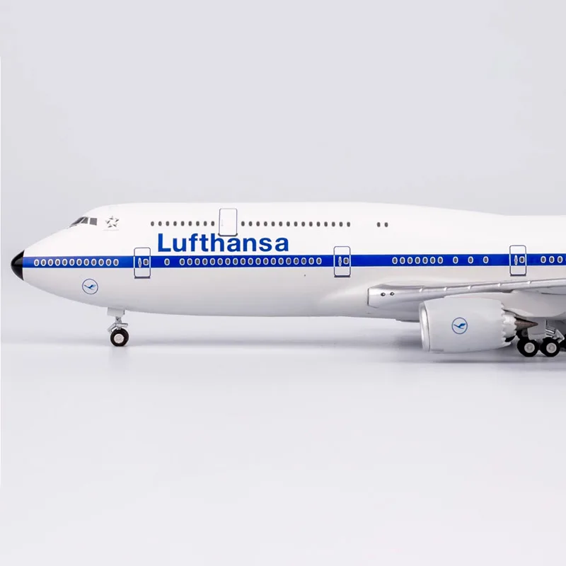 Lufthansa B747-8 Diecast Model 1:400 Scale 2 Lufthansa B747-8 Diecast Model 1:400 Scale - Image 2