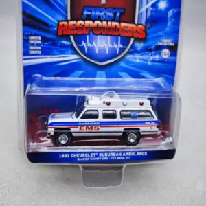 GreenLight 1:64 GMC Suburban Model Collection 10 Sf7e00dd552364aad961d3cd5f81ce88bR
