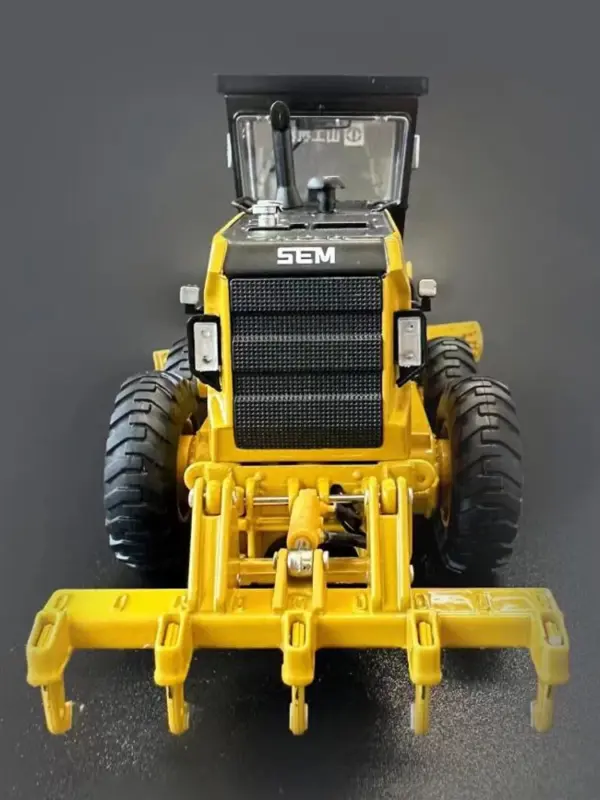 1:35 Scale Diecast SEM Grader Model in Yellow - Image 5