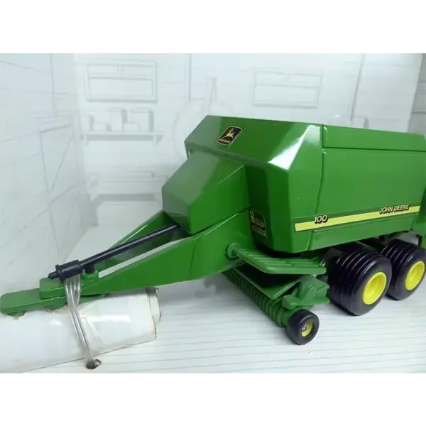 ERTL 1:32 Scale John Deere Baler Model - Image 3