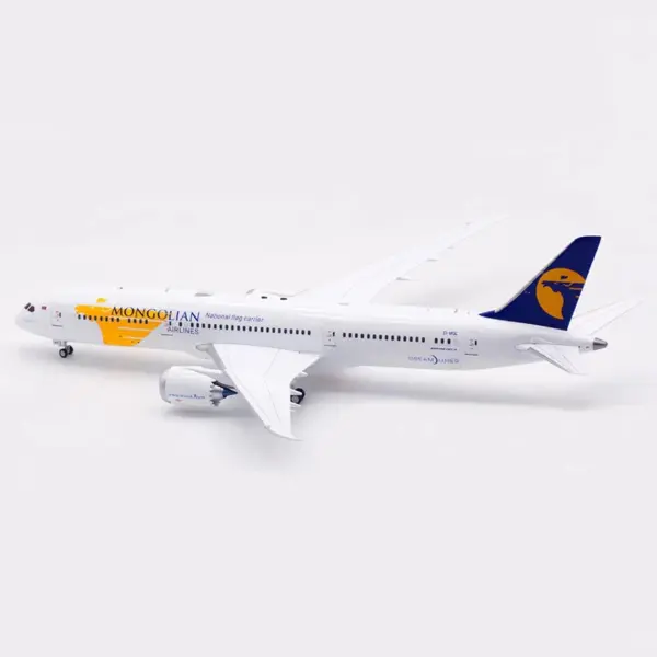 Diecast 1:200 Scale Mongolian Airlines B787-9 - Image 5
