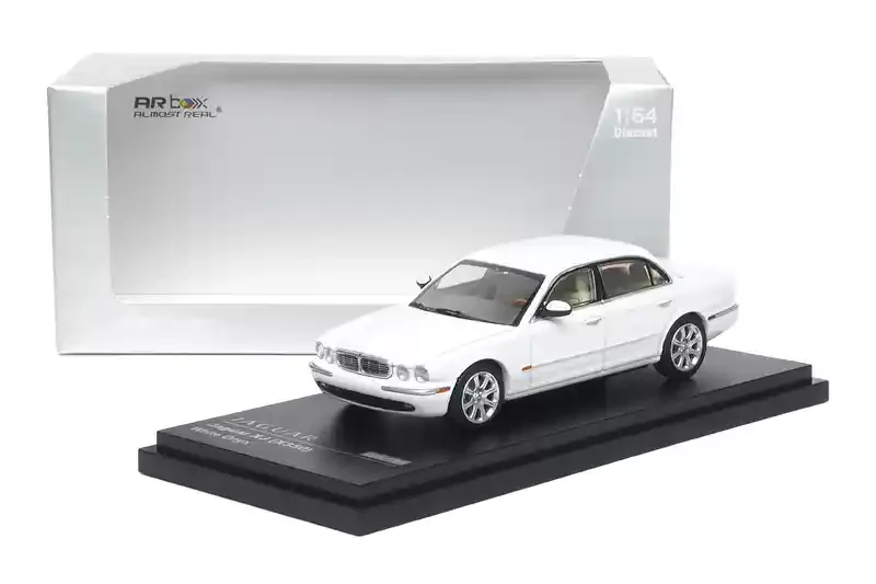 Limited Edition 1:64 Jaguar XJ350 Diecast Model 7 Limited Edition 1:64 Jaguar XJ350 Diecast Model - Image 7