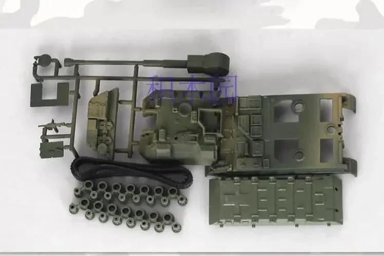 Russia T72-M1 1:72 Scale Tank Model Kit 4 Russia T72-M1 1:72 Scale Tank Model Kit - Image 4