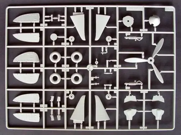 Mikoyan Gurevich MiG-3 1:32 Plastic Model Kit - Image 9