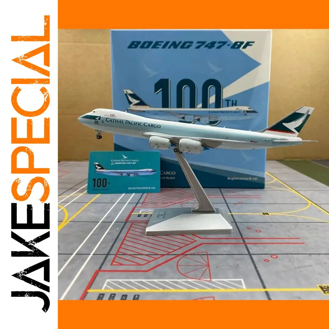 1:400 B747-8F Cathay Pacific Aircraft Model 1 1:400 B747-8F Cathay Pacific Aircraft Model