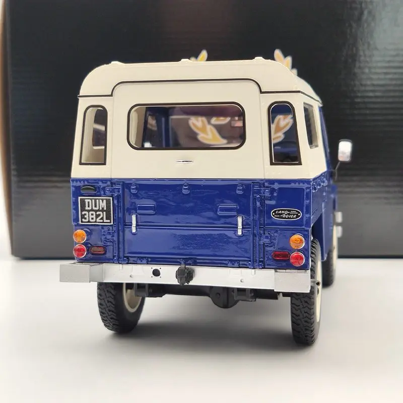 BOS 1:18 Land Rover Series III 1973 Model Car 5 BOS 1:18 Land Rover Series III 1973 Model Car - Image 5