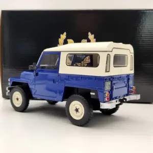 BOS 1:18 Land Rover Series III 1973 Model Car 8 H8982398d944c491484149a424beb2585Q