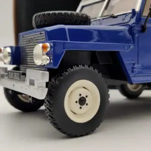 BOS 1:18 Land Rover Series III 1973 Model Car 11 H8b1cb6b5d6754fbcb991ee5225838e30c
