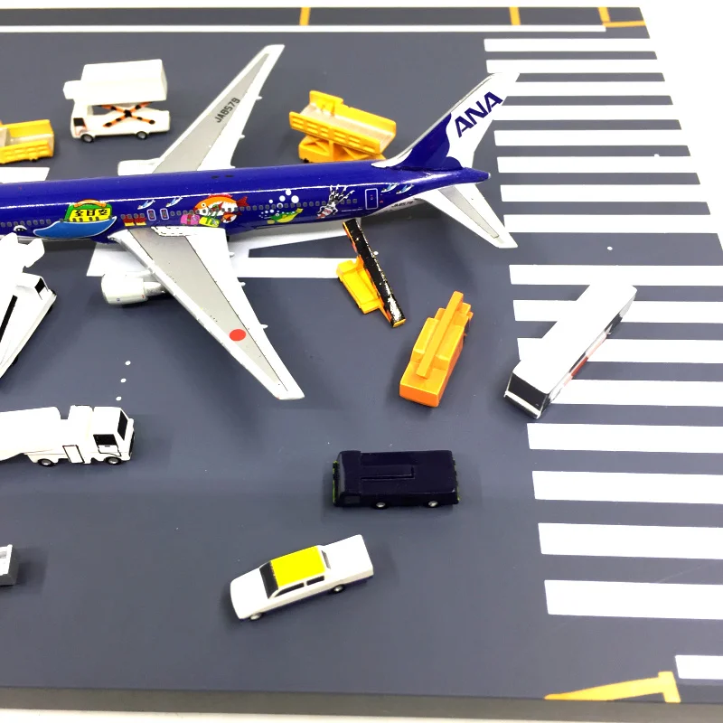 1:400 Scale Airport Ground Handling Model 4 1:400 Scale Airport Ground Handling Model - Image 4