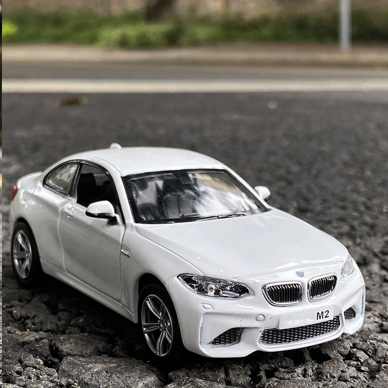 BMW M550i 1:36 Scale Diecast Model Car 9 BMW M550i 1:36 Scale Diecast Model Car - Image 9