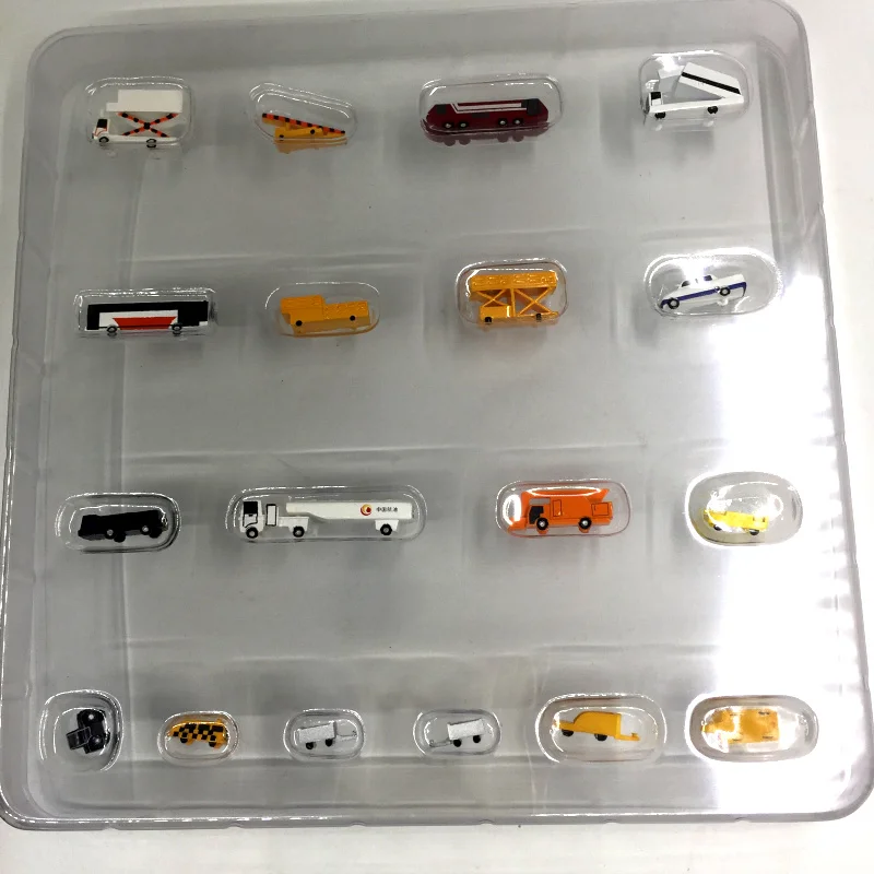 1:400 Scale Airport Ground Handling Model 7 1:400 Scale Airport Ground Handling Model - Image 7