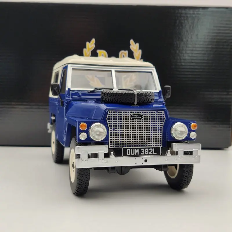 BOS 1:18 Land Rover Series III 1973 Model Car 4 BOS 1:18 Land Rover Series III 1973 Model Car - Image 4