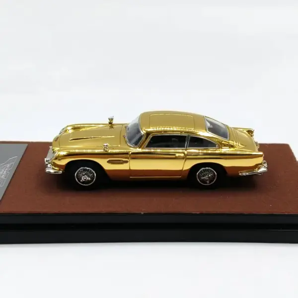 1:64 Scale Aston Martin DB5 Diecast Models - Image 6