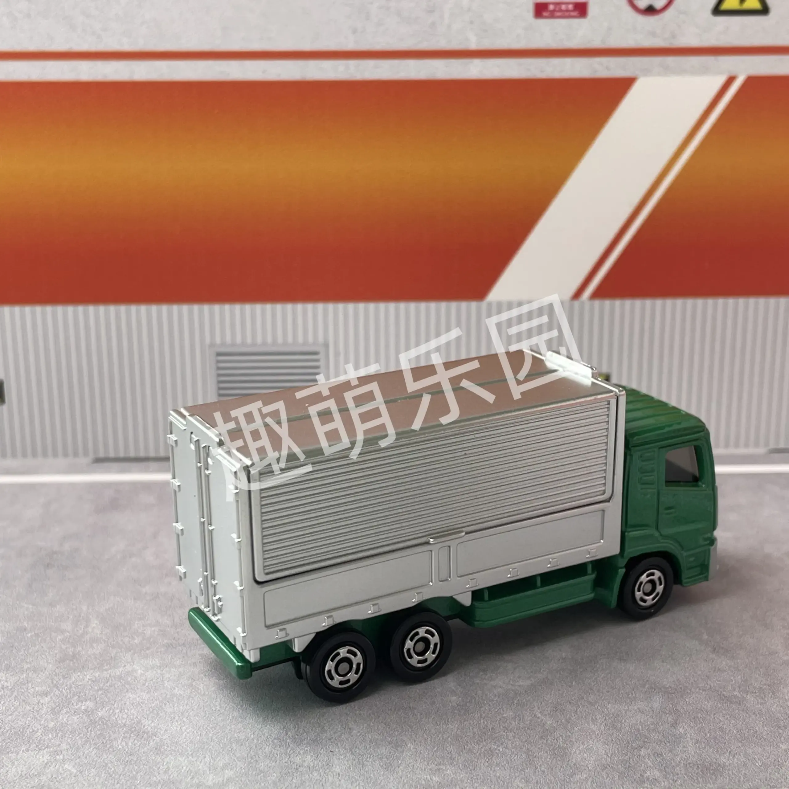 Takara Tomy Tomica No.31 UD Trucks Quon Model 5 Takara Tomy Tomica No.31 UD Trucks Quon Model - Image 5