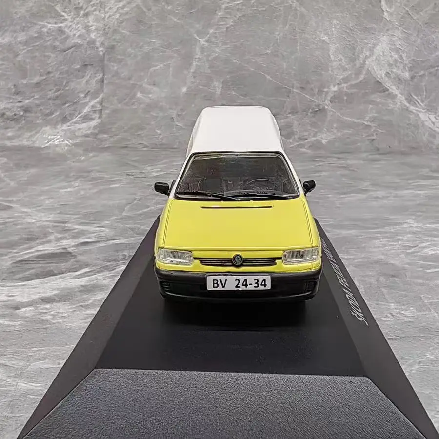 1:43 Scale Skoda Felicia Van Plus Model 2 1:43 Scale Skoda Felicia Van Plus Model - Image 2