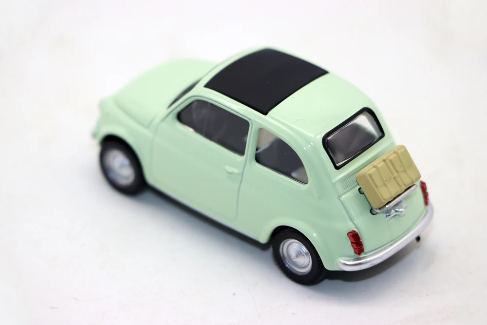 Fiat 500F 1:43 Scale Diecast Model Car 4 Fiat 500F 1:43 Scale Diecast Model Car - Image 4