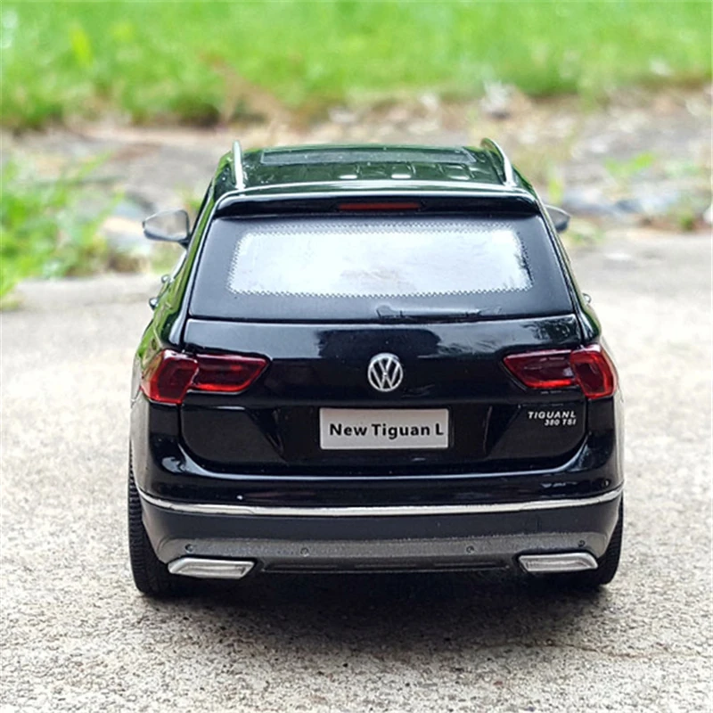 Volkswagen Tiguan L 1:32 Diecast Model SUV 5 Volkswagen Tiguan L 1:32 Diecast Model SUV - Image 5