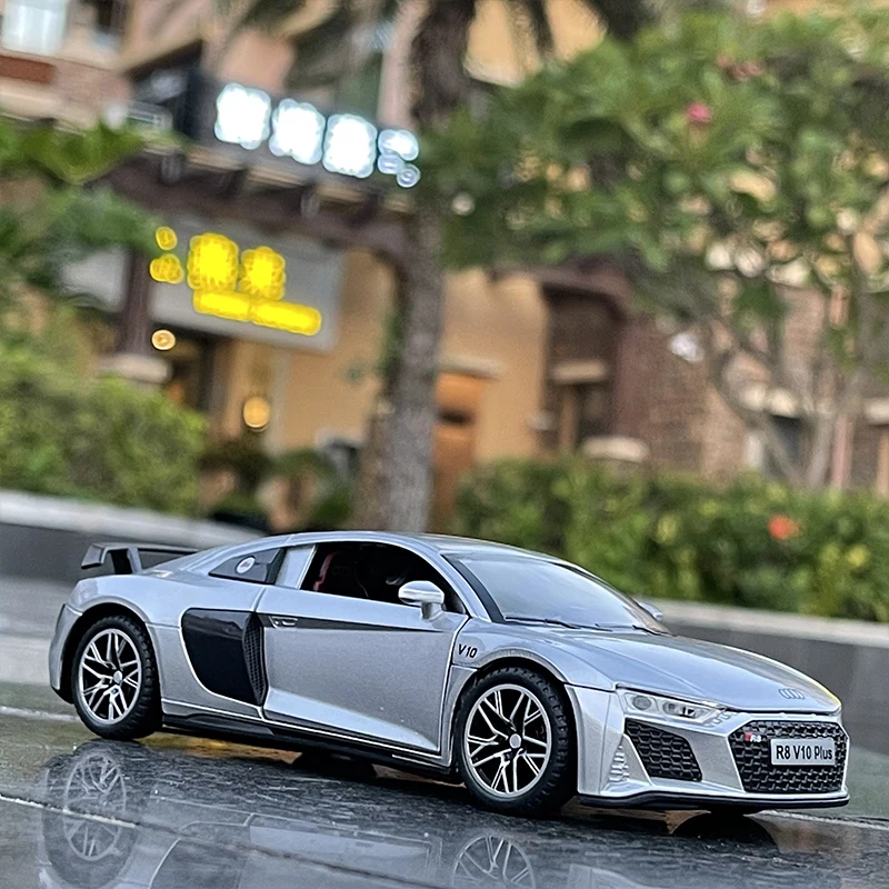 1:32 Audi R8 V10 Plus Diecast Model Car 4 1:32 Audi R8 V10 Plus Diecast Model Car - Image 4
