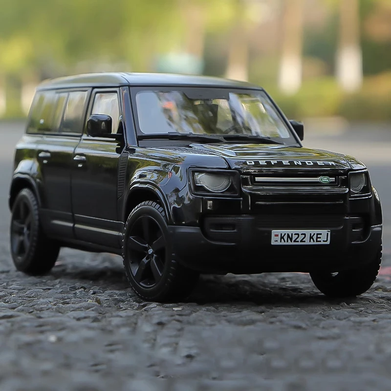 1:24 Black 2022 Land Rover Defender Diecast 6 1:24 Black 2022 Land Rover Defender Diecast - Image 6